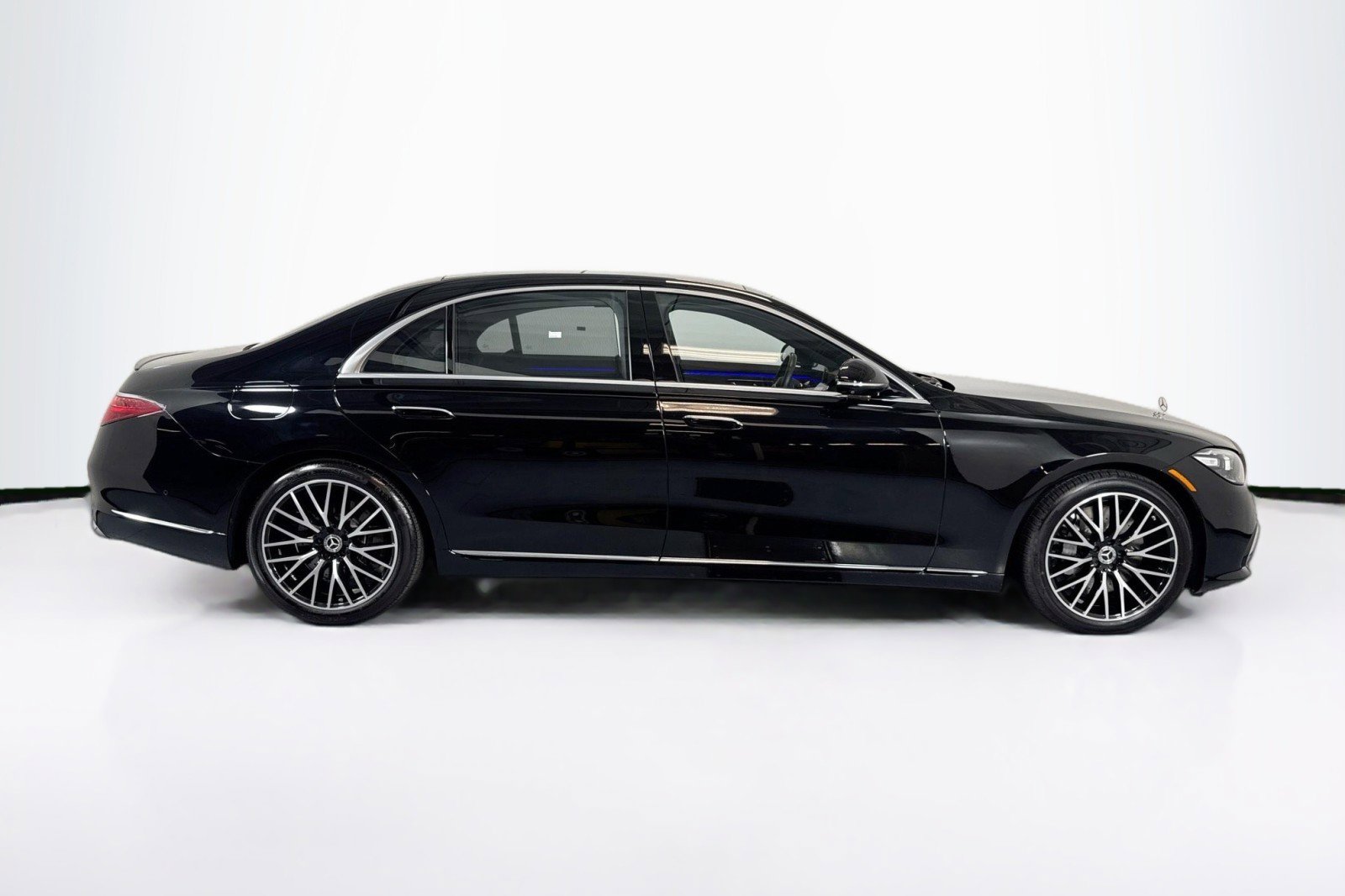 Used 2023 Mercedes-Benz S 500 4MATIC image 4