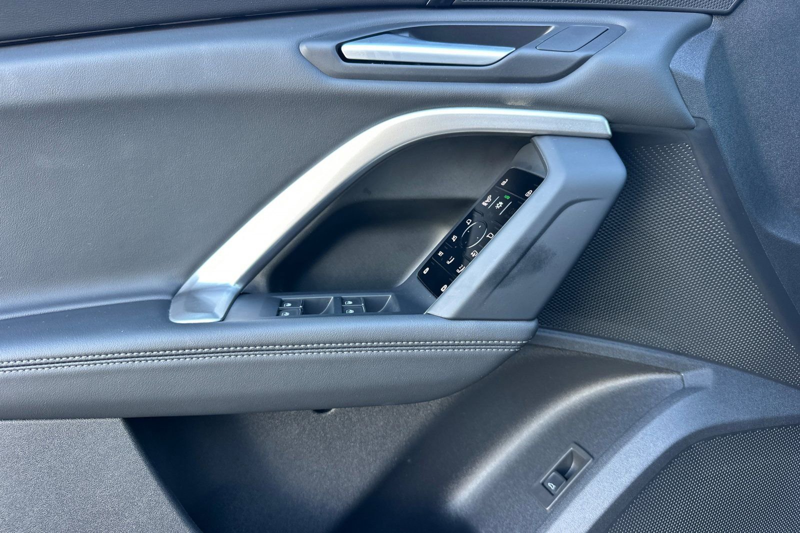 Used 2025 Audi Q5 Premium Plus w/ Premium Plus image 11