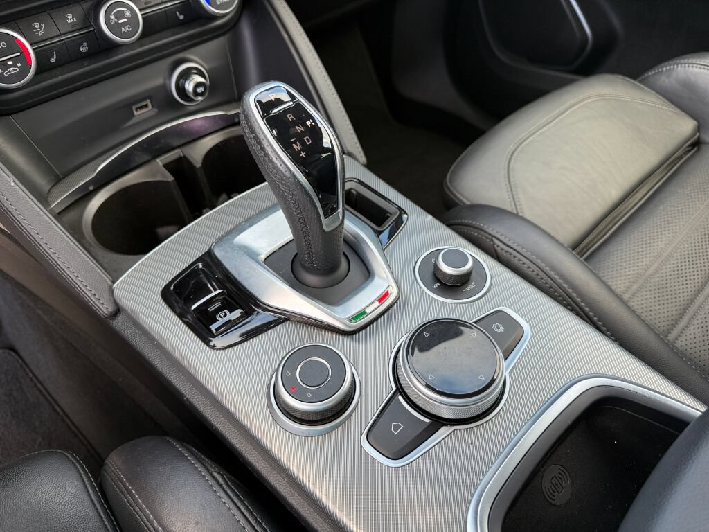 Used 2023 Alfa Romeo Stelvio Veloce AWD/4WD image 30