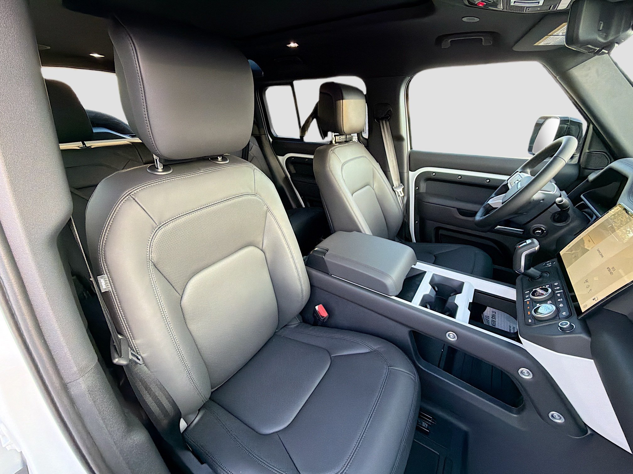 New 2026 Land Rover Defender 110 X-Dynamic SE AWD/4WD image 14