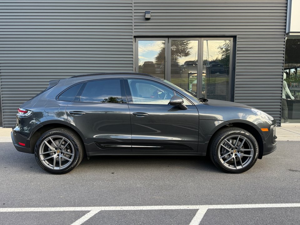 Certified 2026 Porsche Macan Turbo AWD/4WD image 8