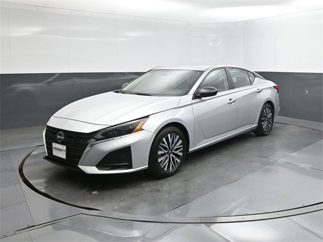 Used 2024 Nissan Altima 2.5 SV