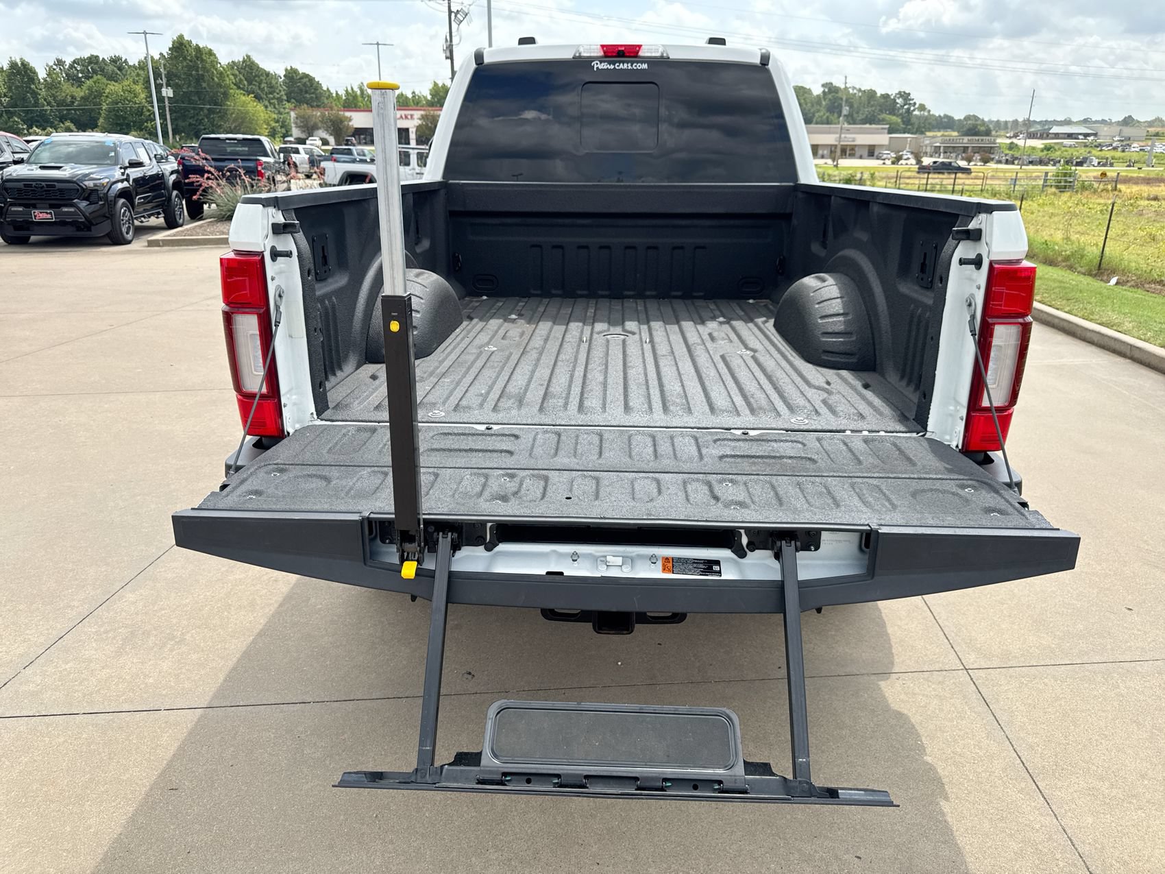 Used 2022 Ford F250 Platinum w/ FX4 Off-Road Package AWD/4WD image 25