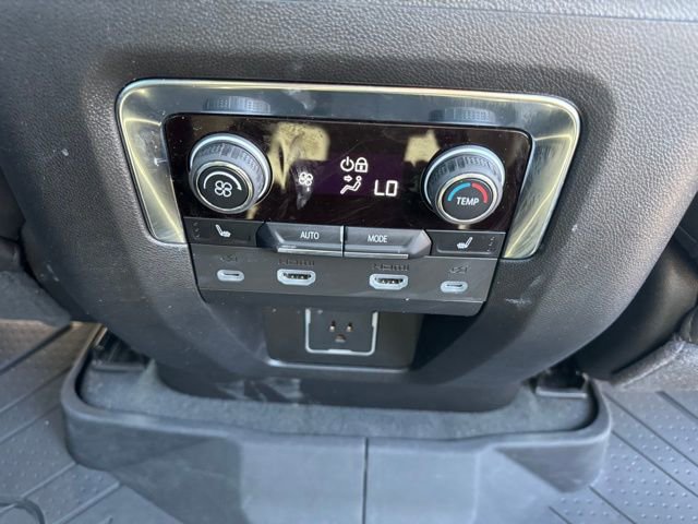 Used 2024 Chevrolet Suburban High Country w/ Advanced Technology Package image 38