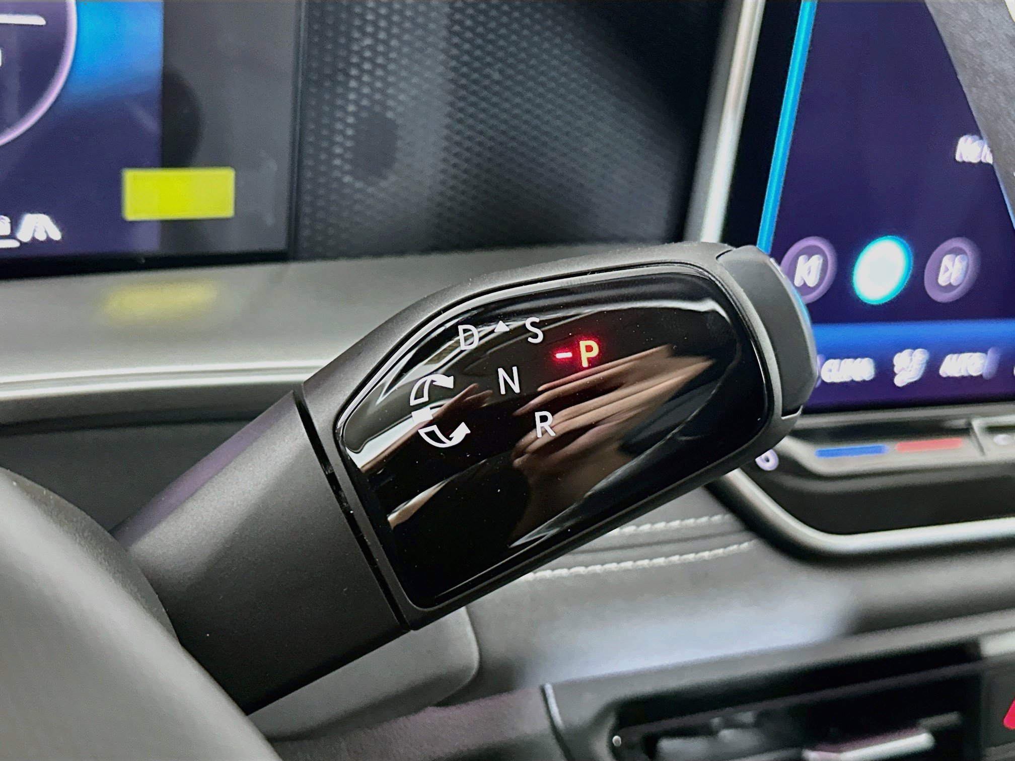 New 2026 Volkswagen Tiguan SE AWD/4WD image 16