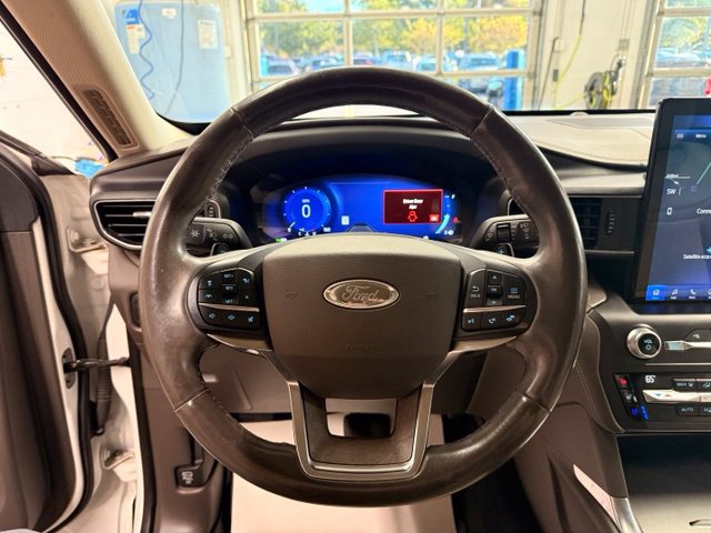 Used 2020 Ford Explorer Platinum w/ Premium Technology Package AWD/4WD image 11