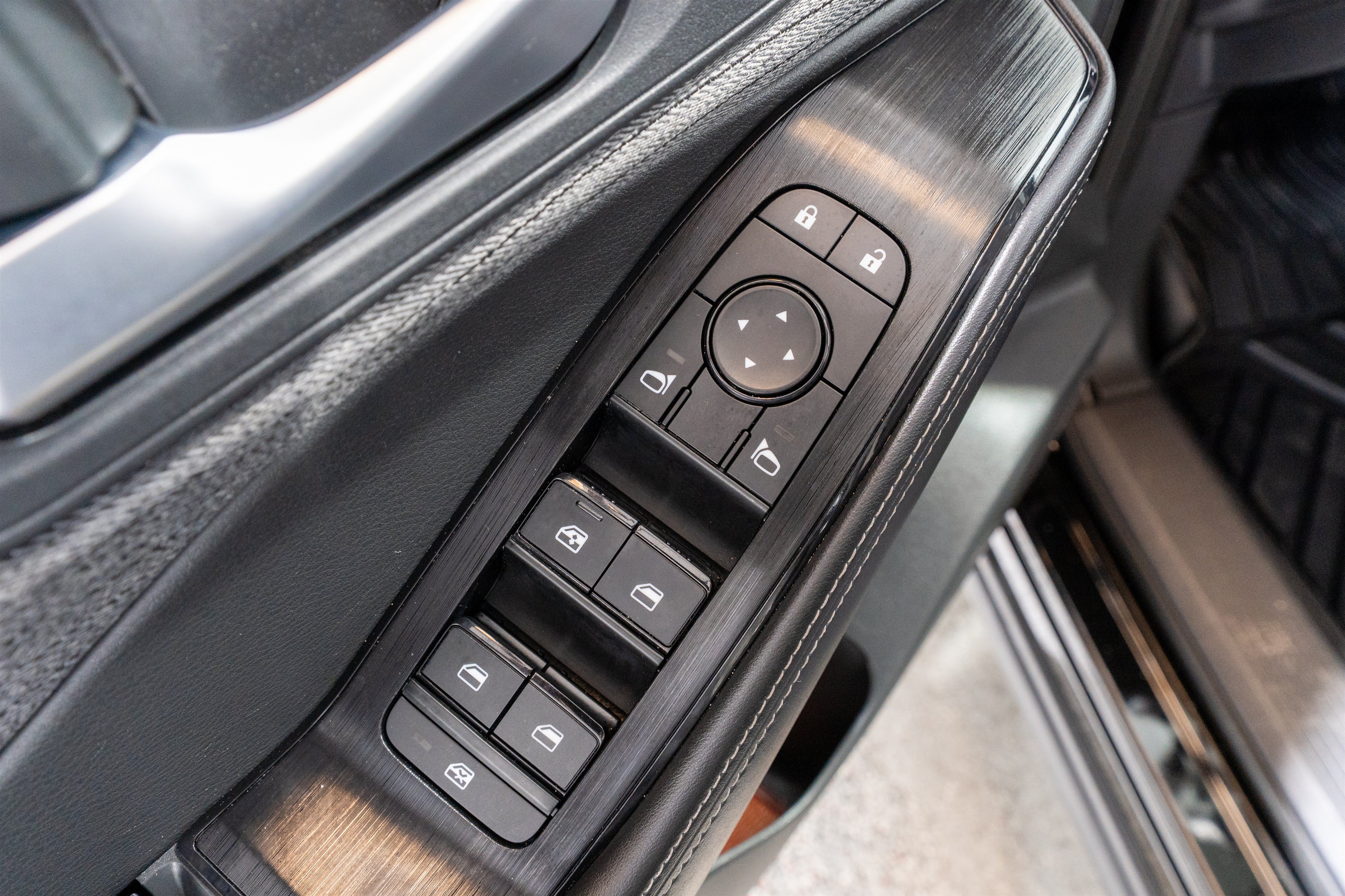 Used 2022 Nissan Rogue SV FWD image 14