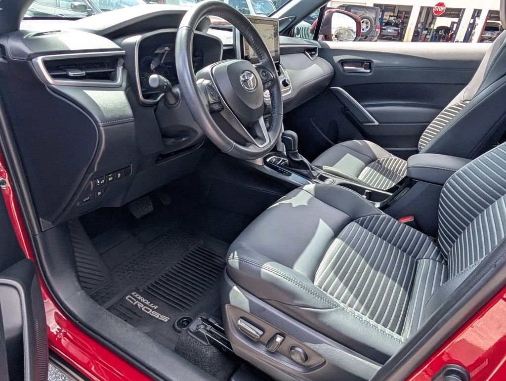 Used 2023 Toyota Corolla Cross AWD Hybrid w/ Convenience Package image 11