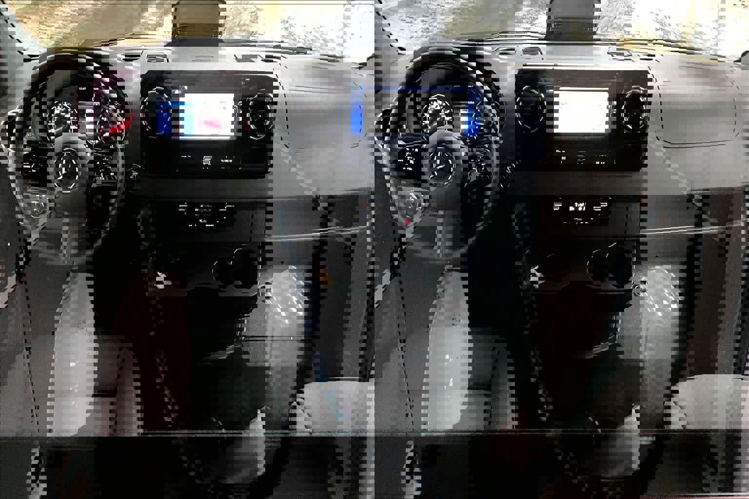 Used 2025 Mercedes-Benz Sprinter 2500 image 16