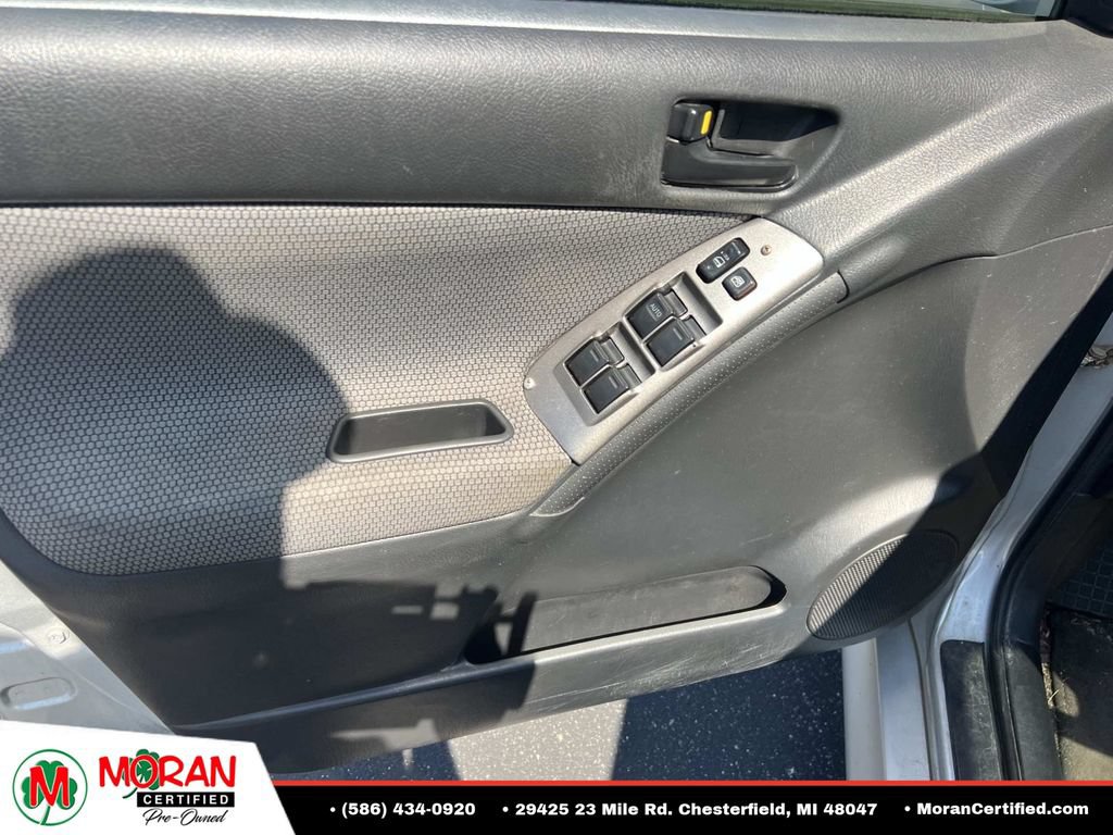 Used 2008 Pontiac Vibe w/ Sun And Sound Package FWD image 14