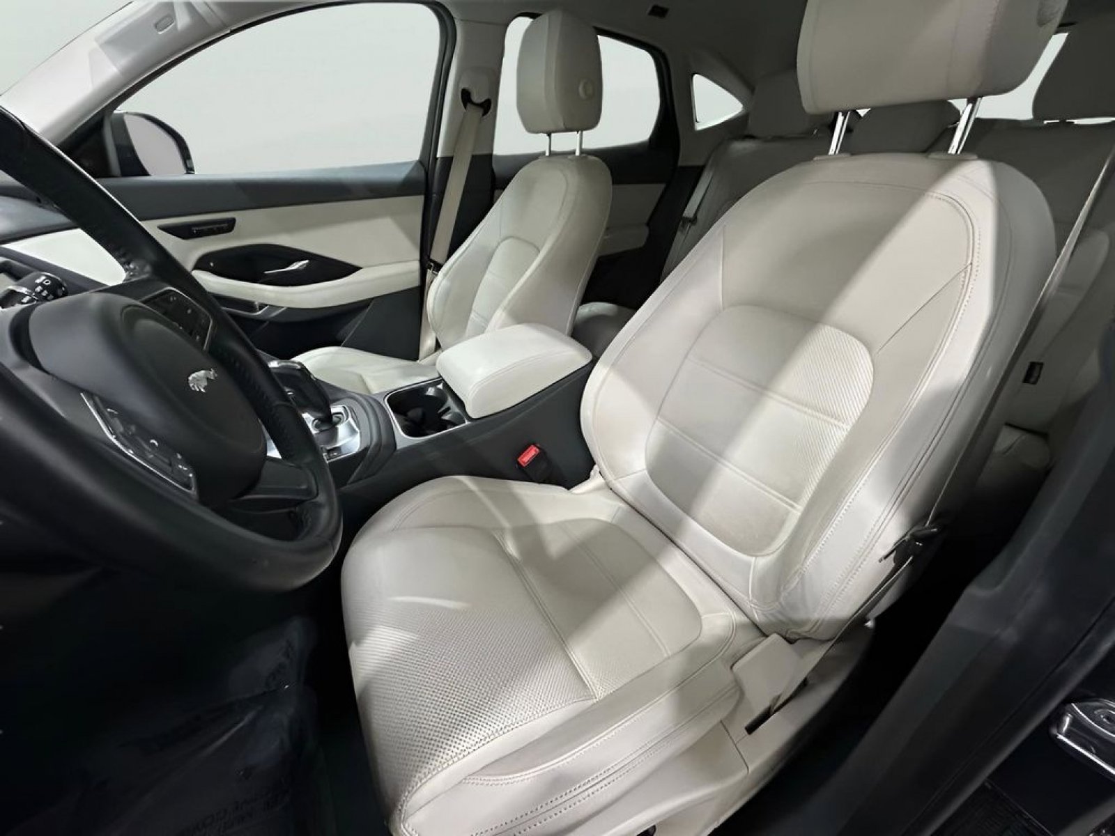 Used 2020 Jaguar E-PACE SE AWD/4WD image 16