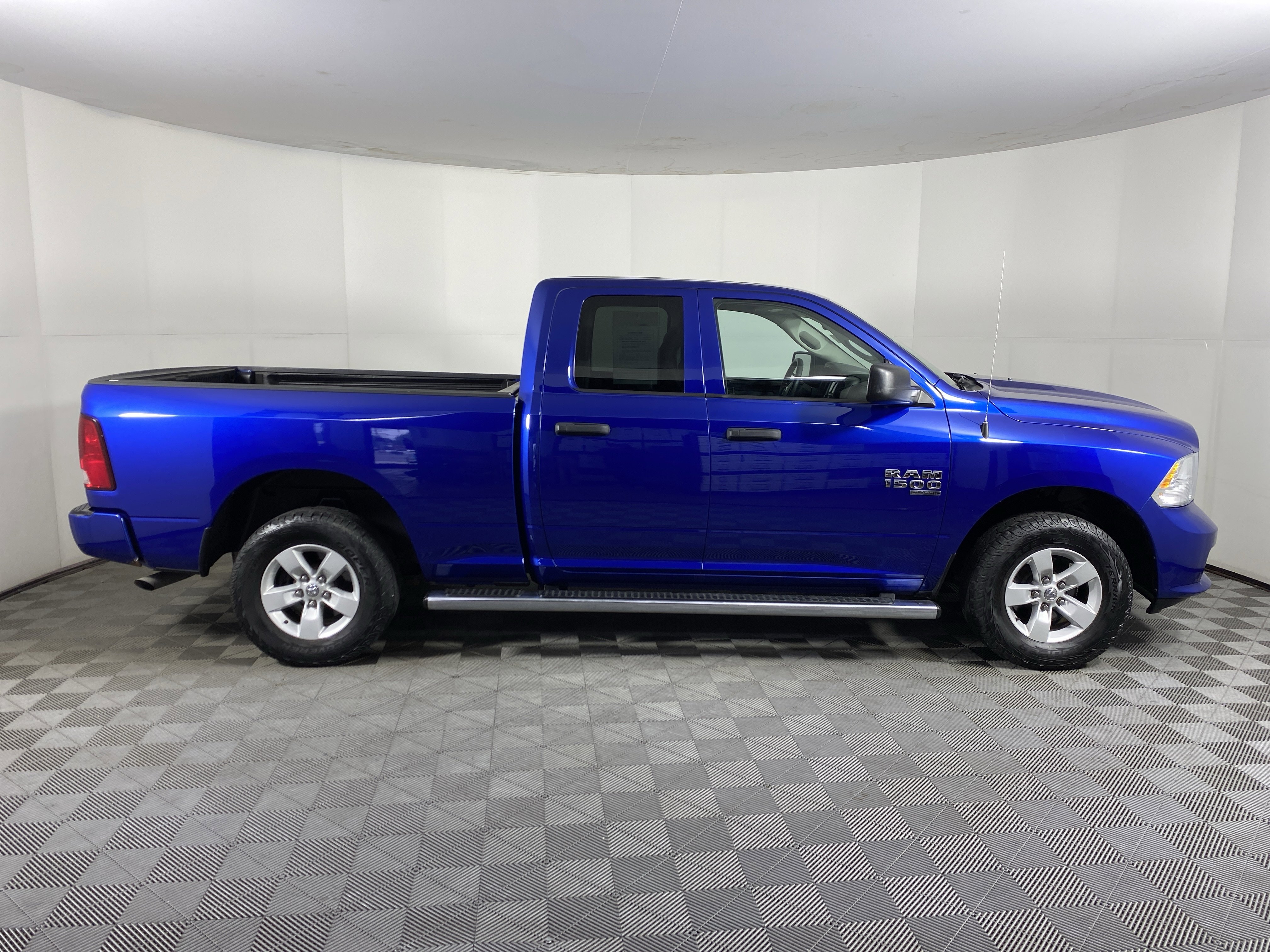 Used 2019 RAM 1500 Express AWD/4WD image 3