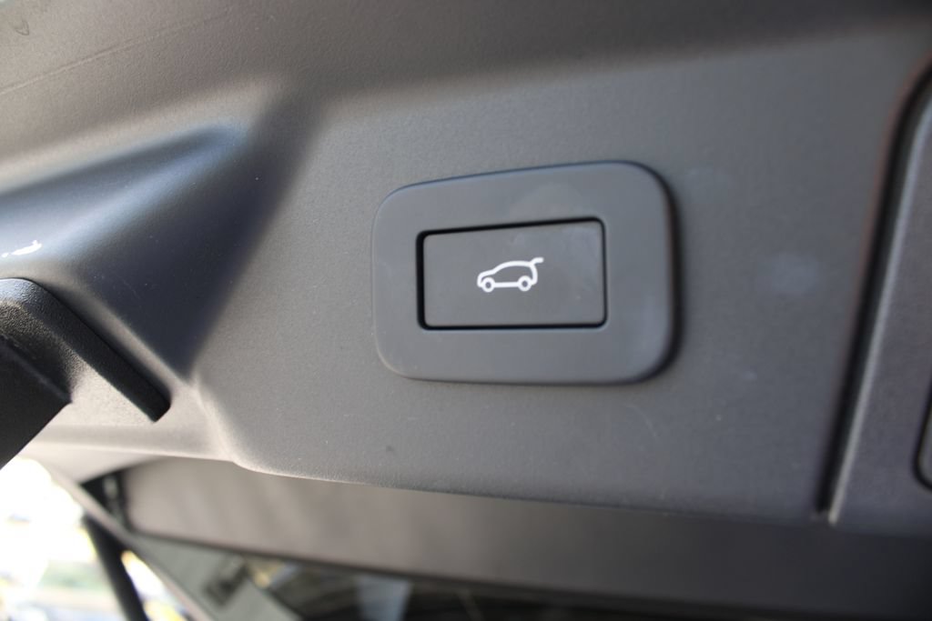 Used 2026 Land Rover Range Rover Velar S AWD/4WD image 16