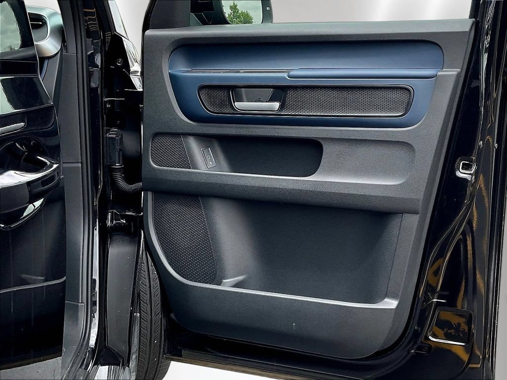 Used 2025 Volkswagen ID. Buzz Pro S RWD image 29