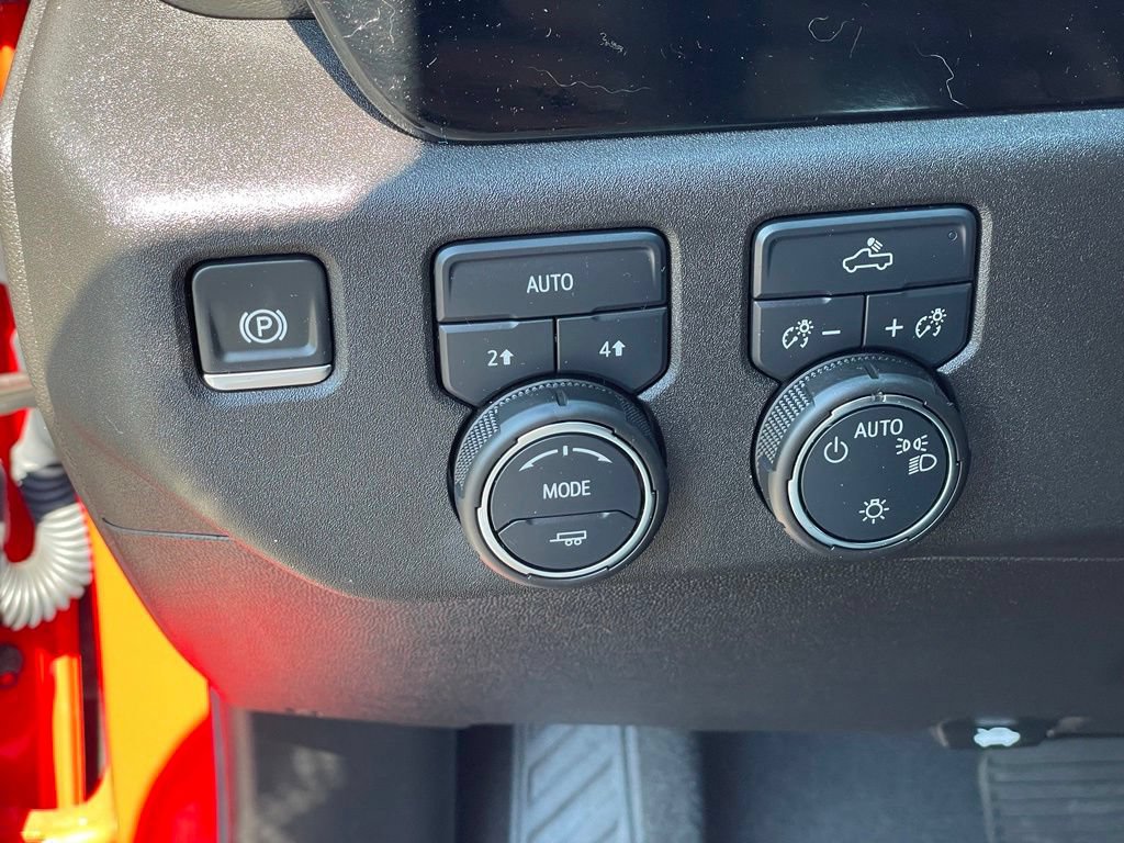 Used 2025 Chevrolet Silverado 1500 LT AWD/4WD image 17