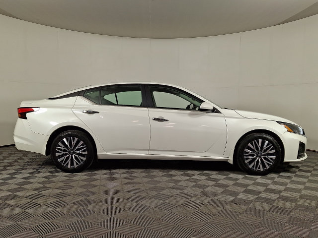 Used 2023 Nissan Altima 2.5 SV AWD/4WD image 10