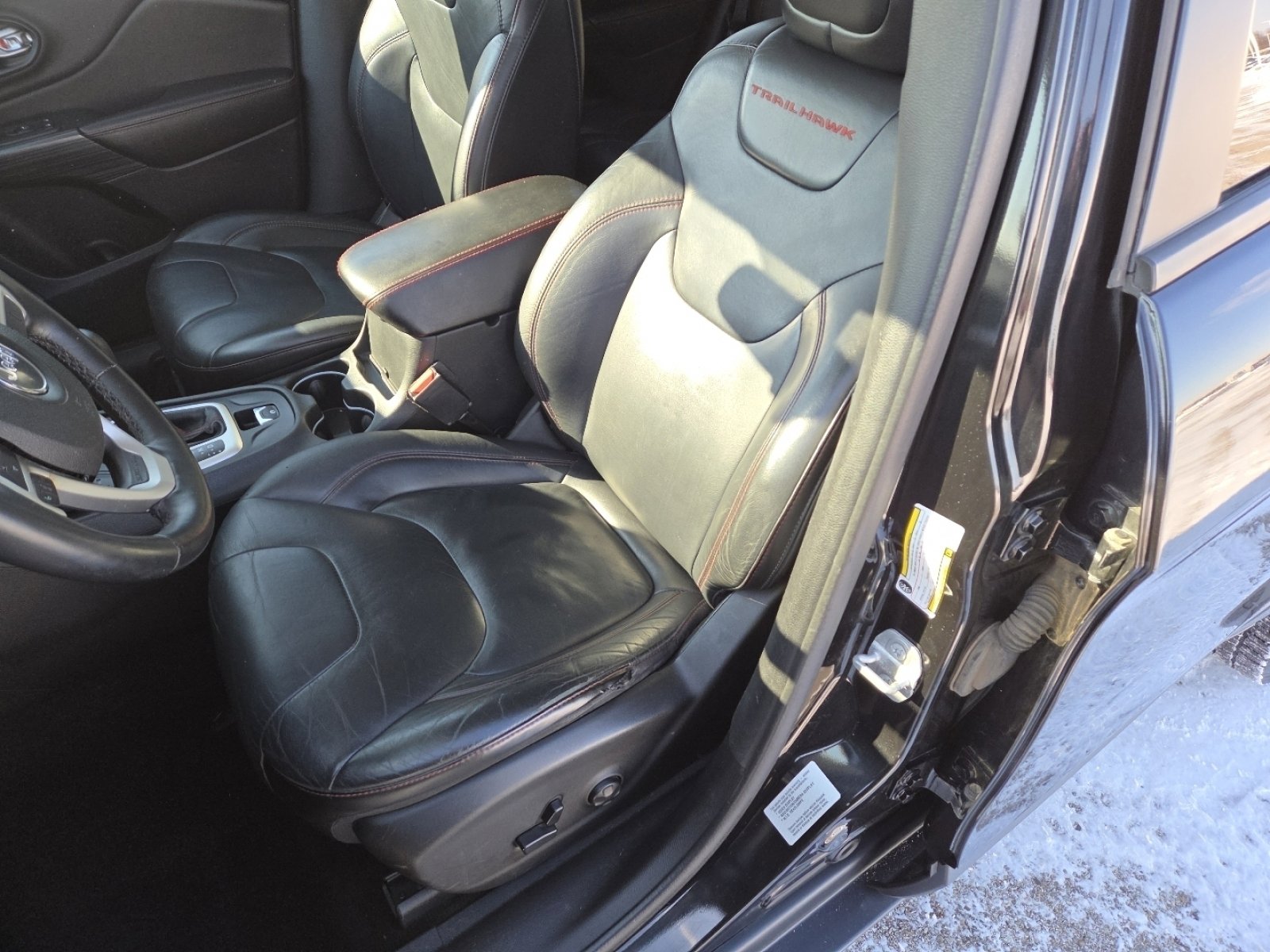 Used 2015 Jeep Cherokee Trailhawk image 22