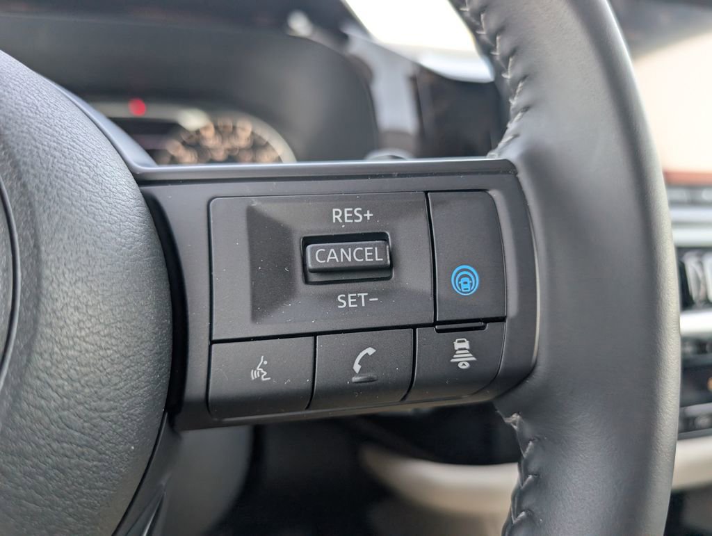 Used 2025 Nissan Pathfinder SV w/ SV Premium Package image 14