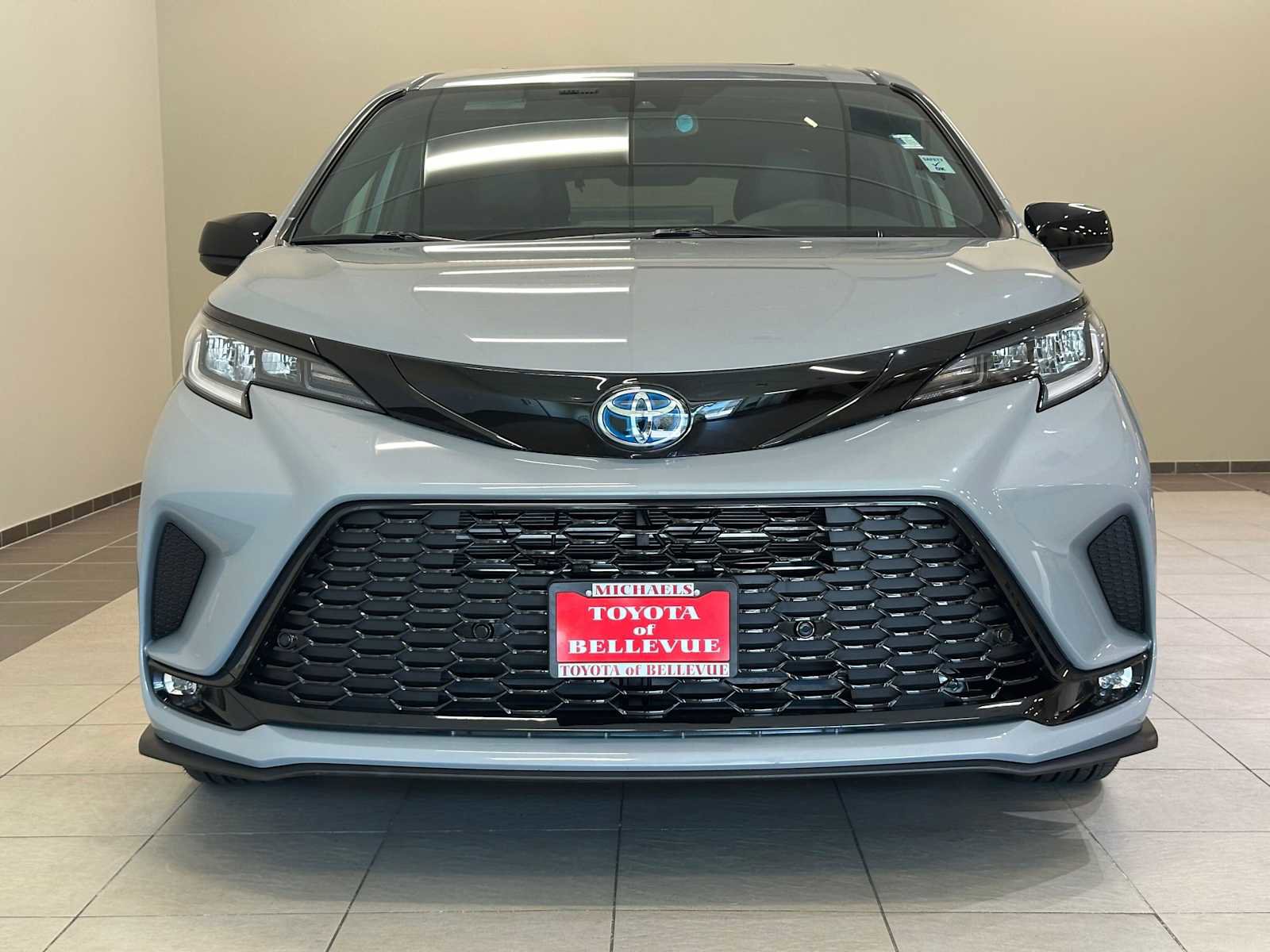 Certified 2025 Toyota Sienna XSE image 6