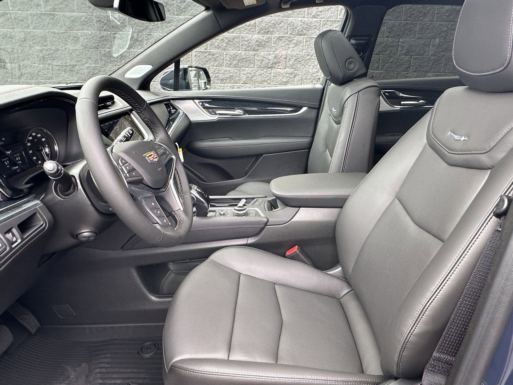 Used 2025 Cadillac XT5 Premium Luxury w/ LPO, Floor Liner Package FWD image 15