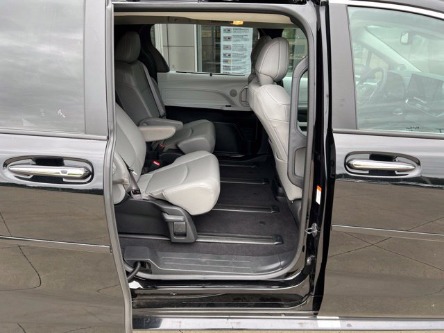 Used 2025 Toyota Sienna XLE w/ XLE Plus Package AWD/4WD image 34