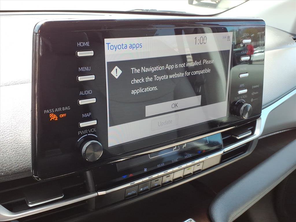 Used 2024 Toyota Sienna LE FWD image 28