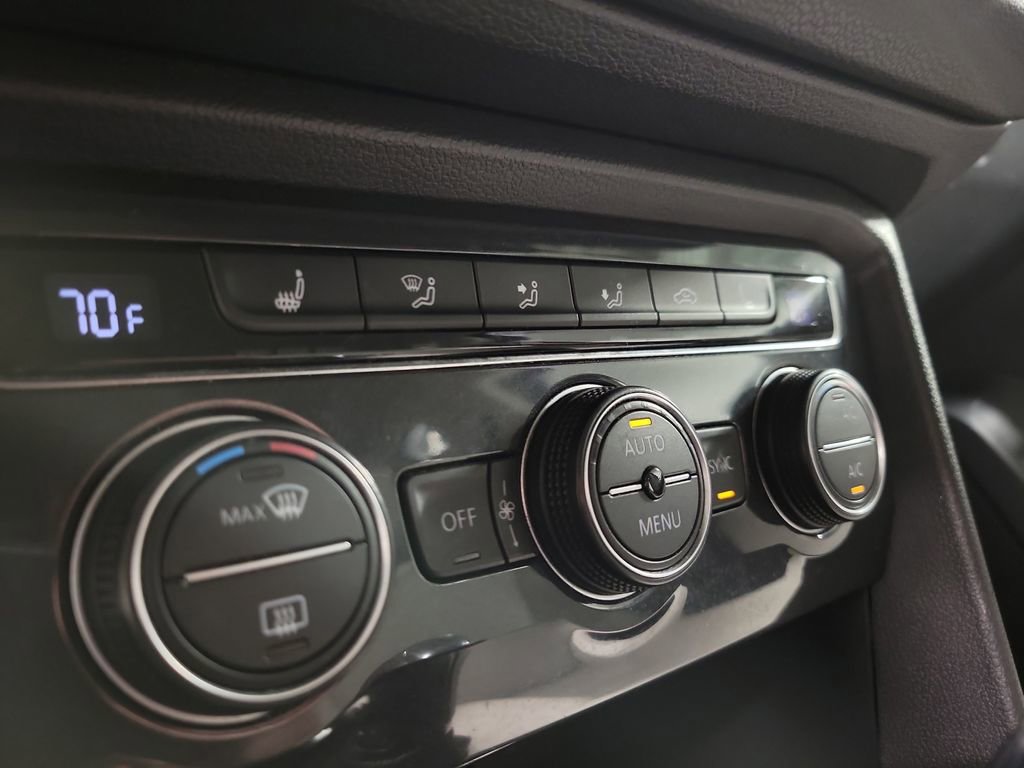 Used 2018 Volkswagen Tiguan SE image 17