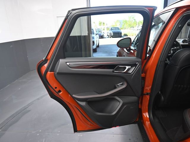 Certified 2025 Porsche Macan image 19