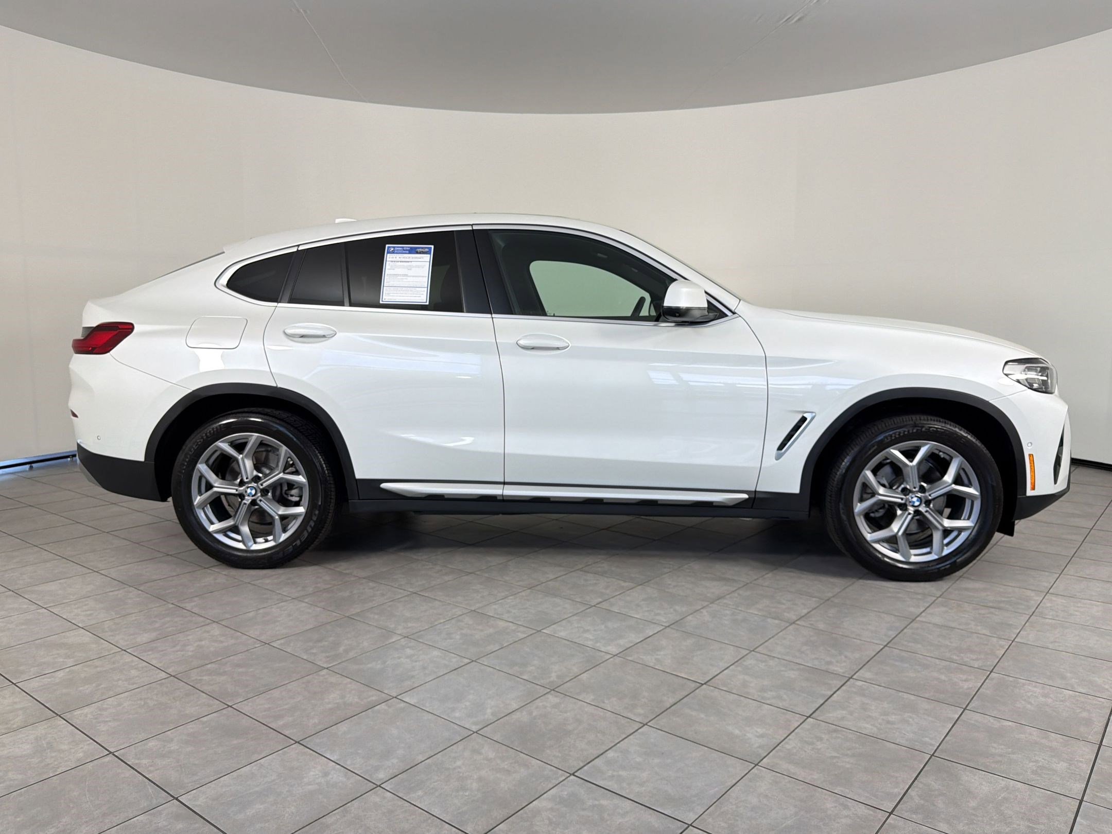Certified 2025 BMW X4 xDrive30i AWD/4WD image 8