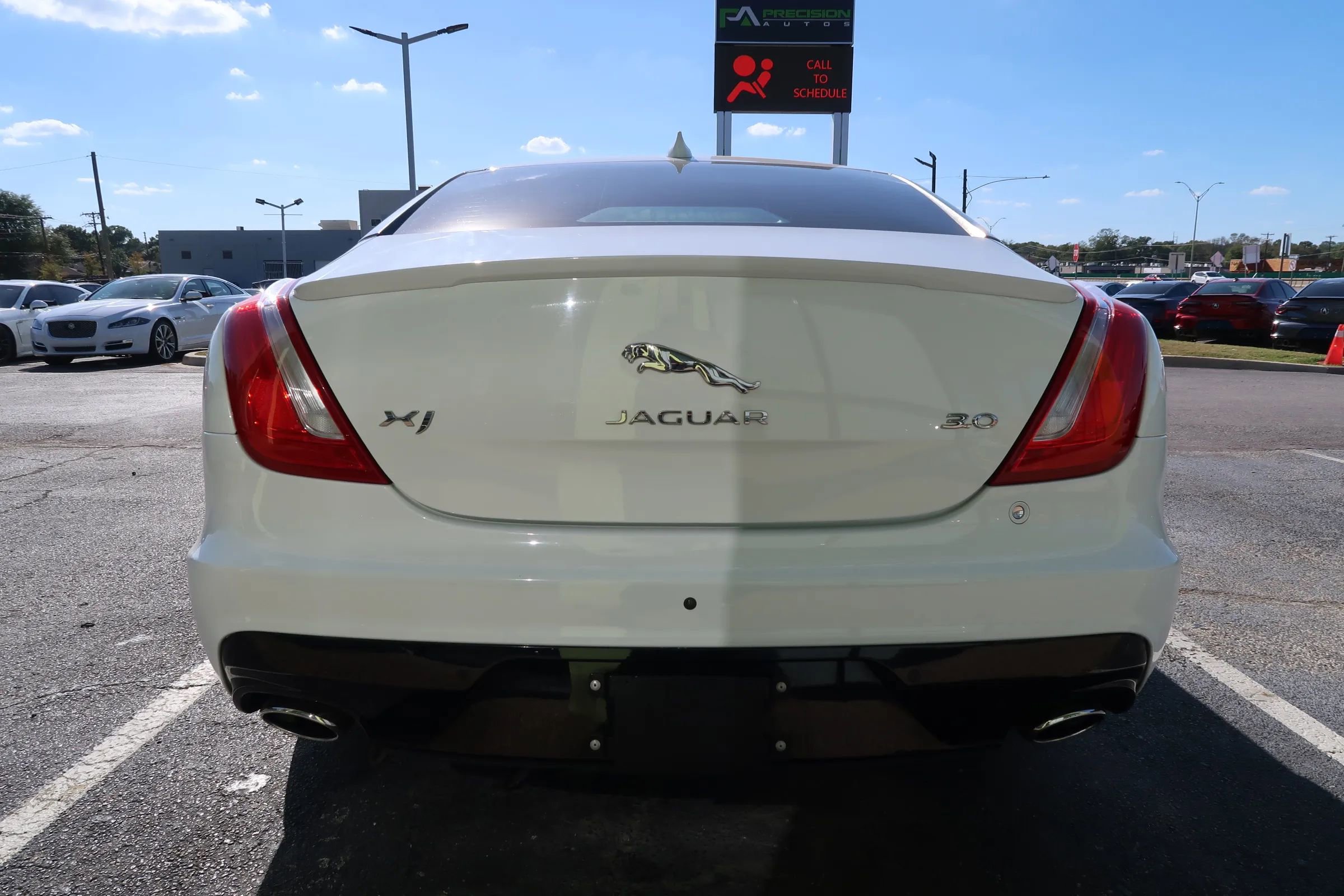 Used 2019 Jaguar XJ R-Sport image 9