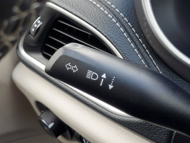 Used 2024 Chrysler Pacifica Limited FWD image 14
