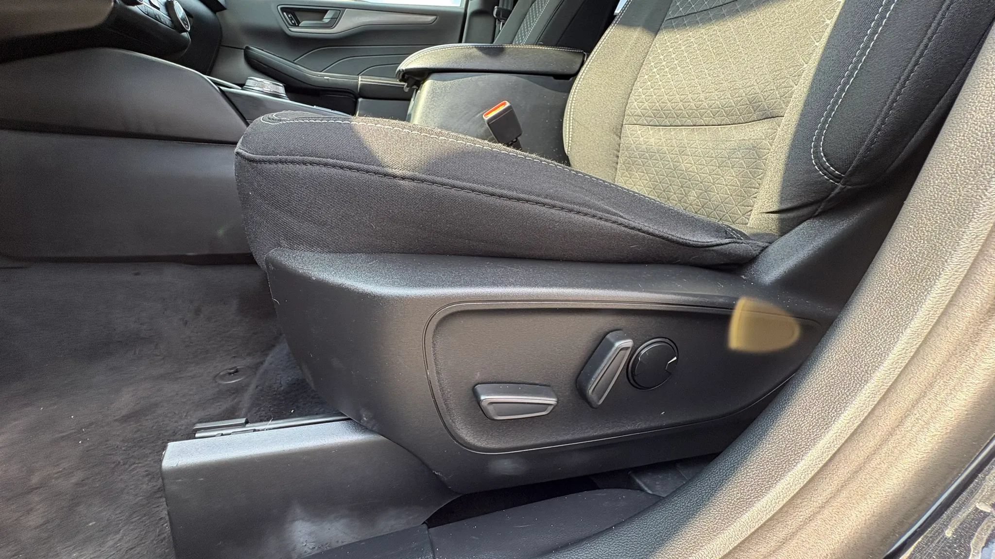 Used 2023 Ford Escape Active AWD/4WD image 29