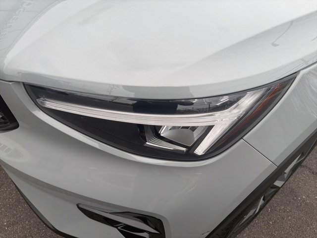 Certified 2025 Volvo XC40 B5 Plus image 9