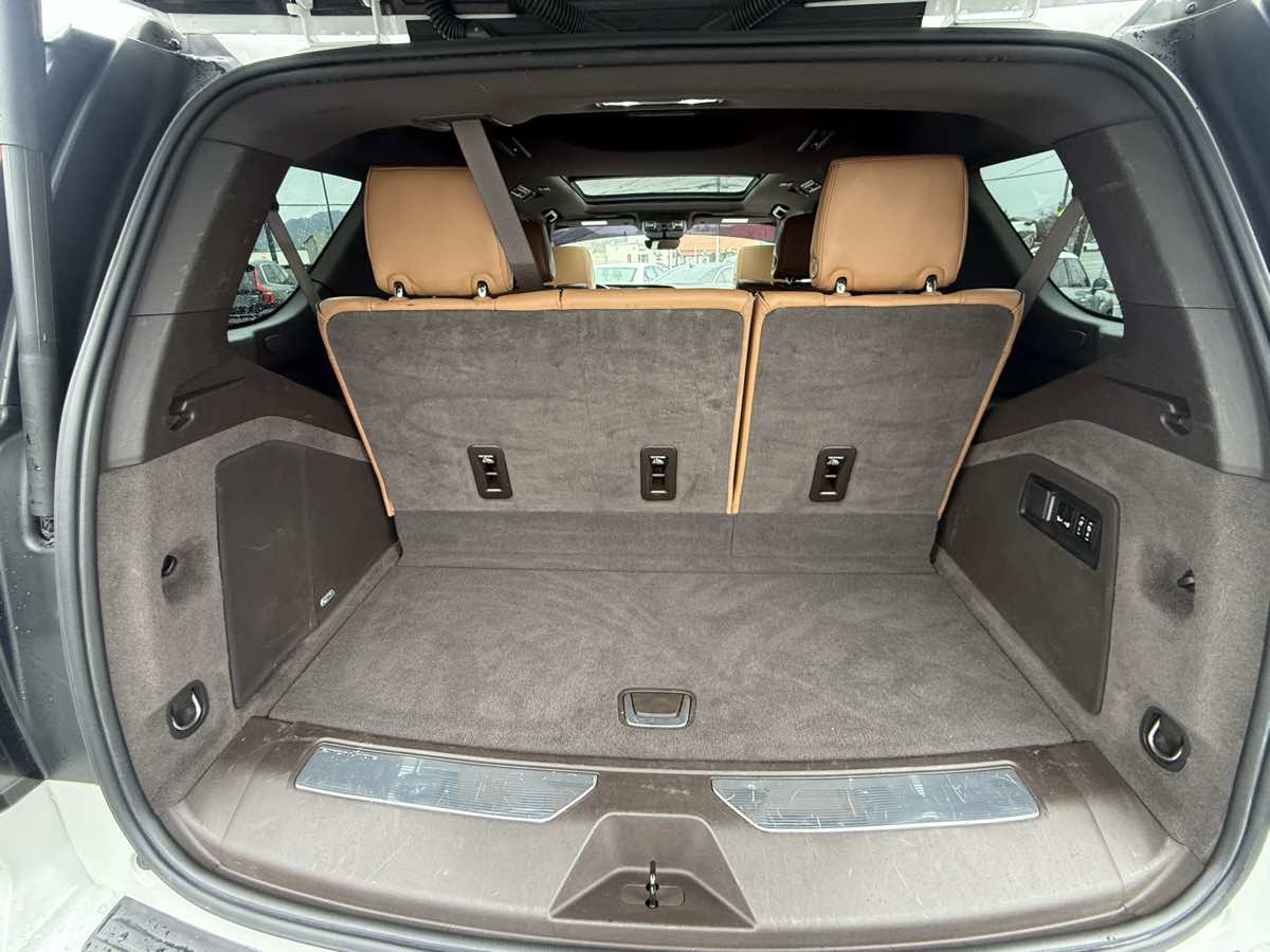 Used 2021 Cadillac Escalade Premium Luxury image 23
