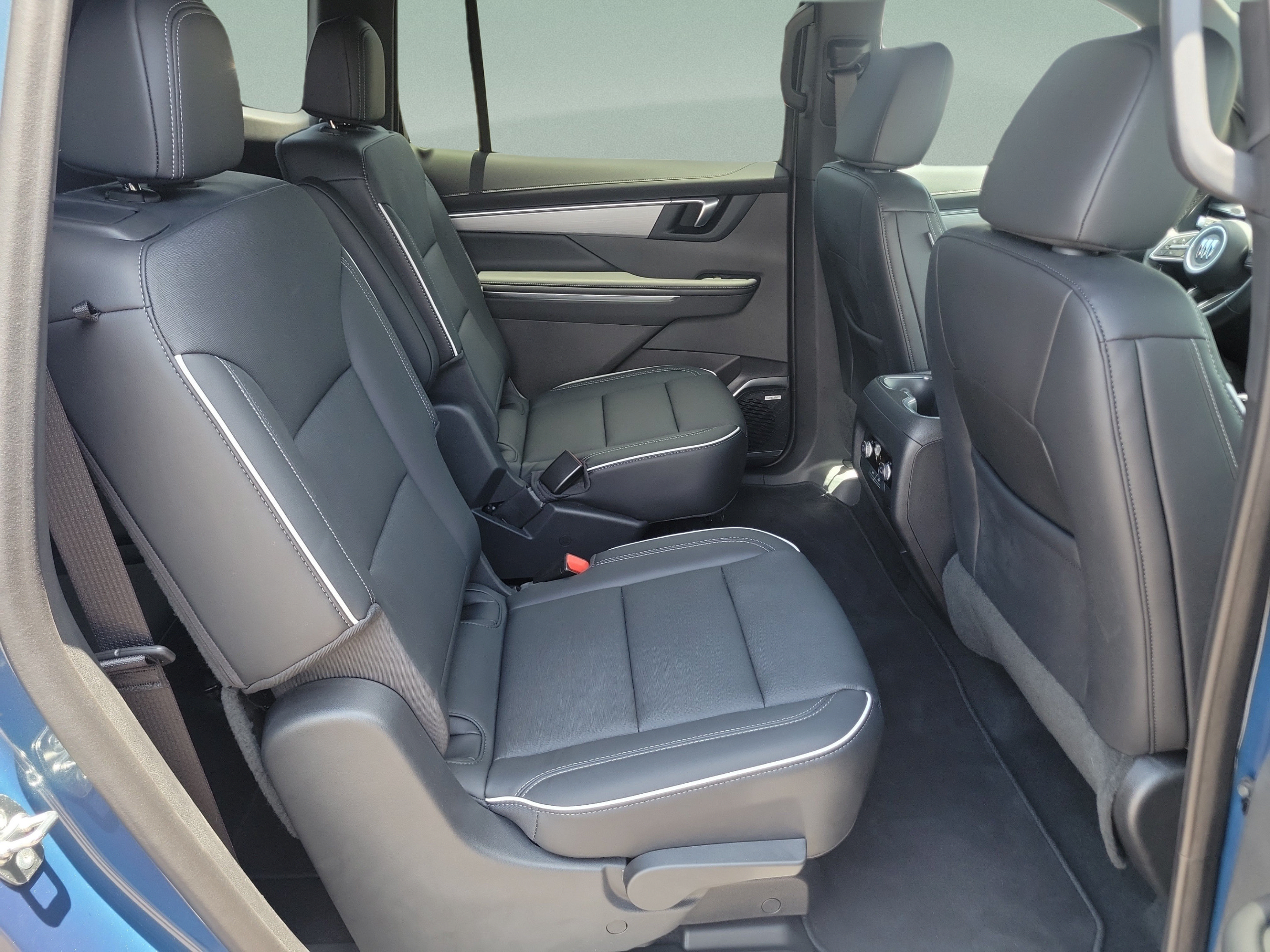 Used 2025 Buick Enclave Preferred AWD/4WD image 10
