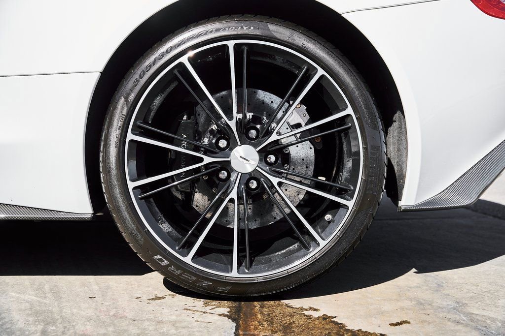 Used 2017 Aston Martin Vanquish S image 30