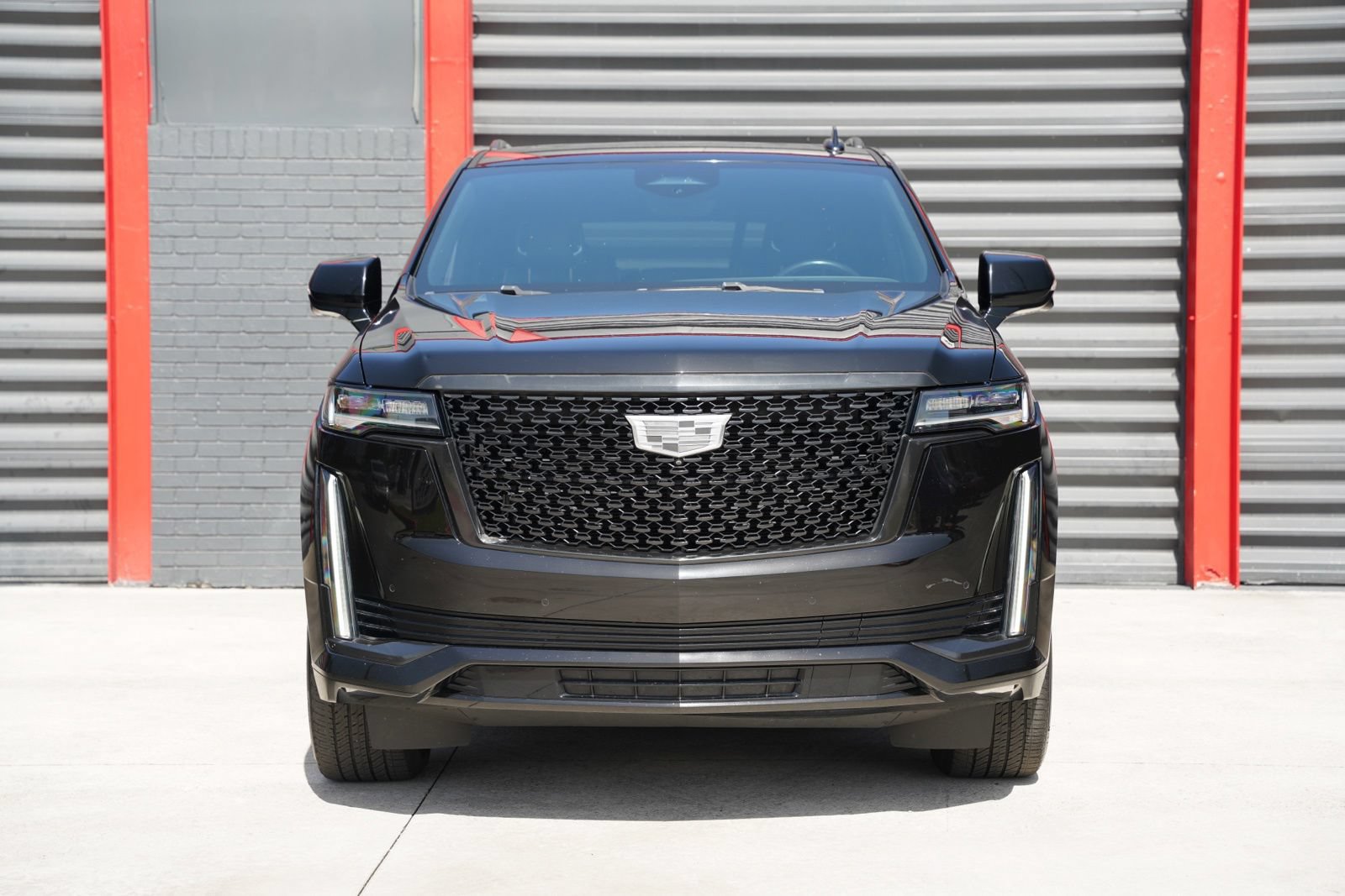 Used 2023 Cadillac Escalade Premium Luxury RWD image 4