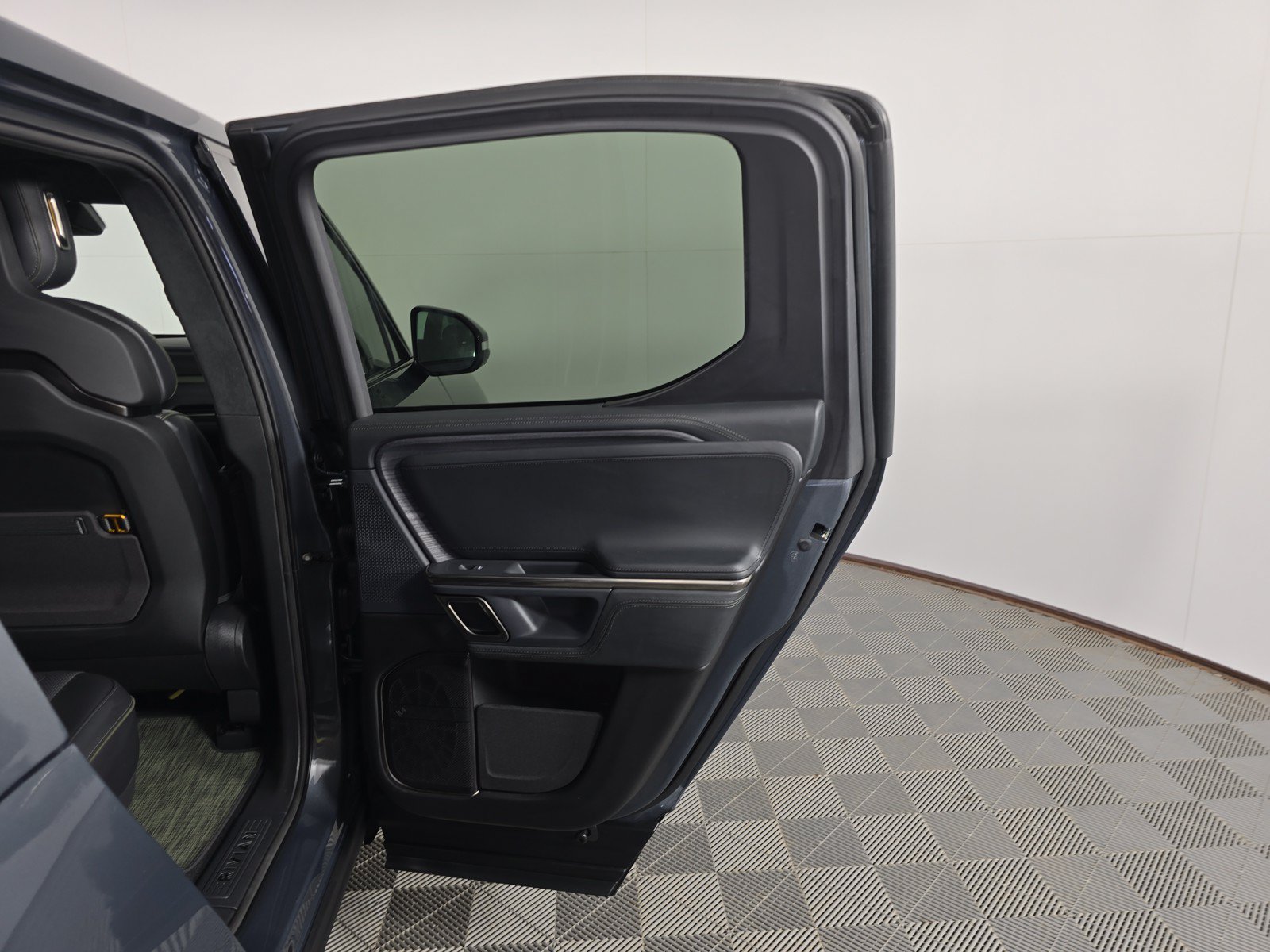 Used 2024 Rivian R1T Adventure AWD/4WD image 19