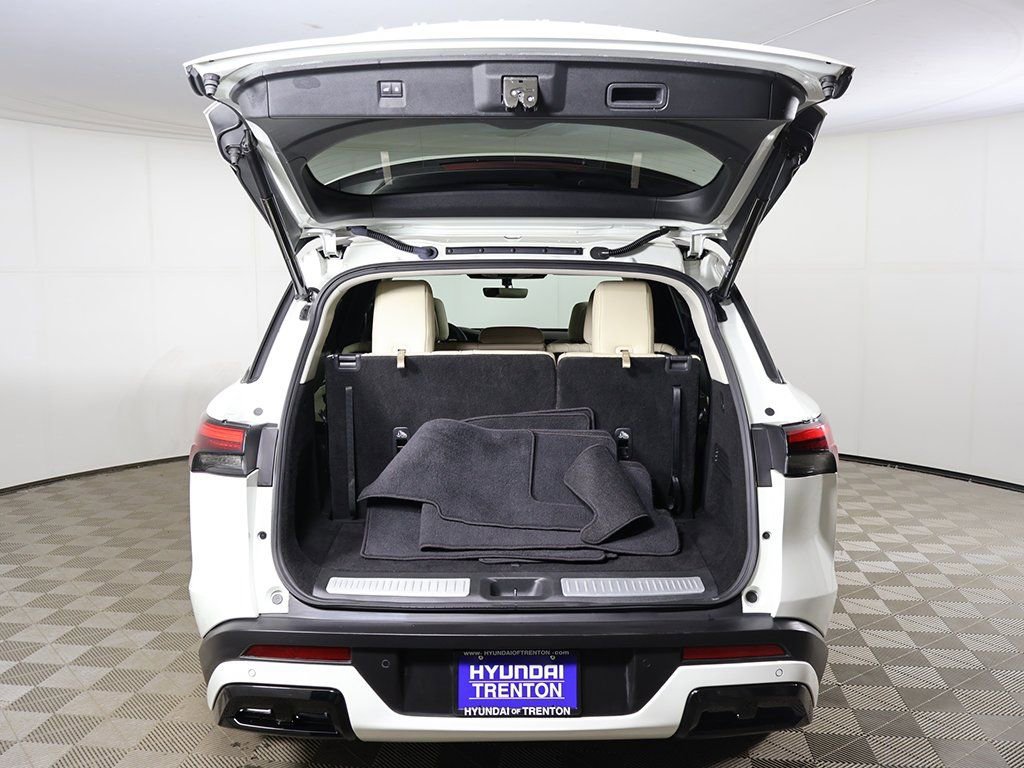 Used 2023 INFINITI QX60 Pure image 16