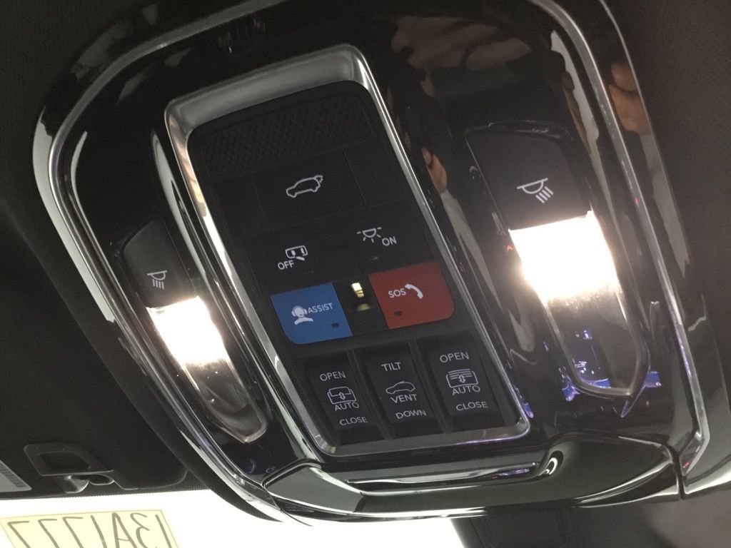 Used 2024 Jeep Grand Cherokee Overland w/ Luxury Tech Group IV AWD/4WD image 44