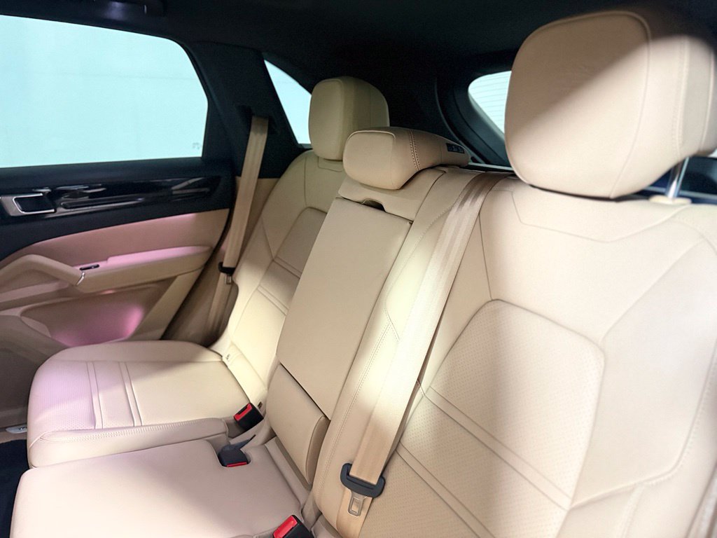 Used 2022 Porsche Cayenne Platinum Edition AWD/4WD image 26
