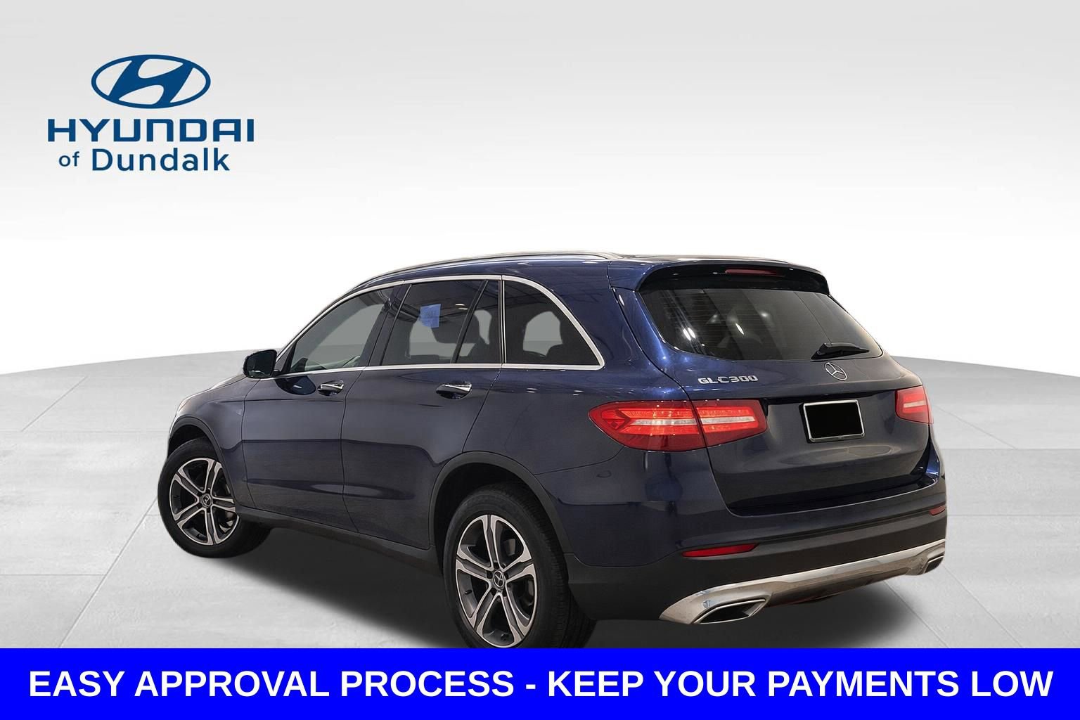 Used 2018 Mercedes-Benz GLC 300 4MATIC w/ Premium Package image 2