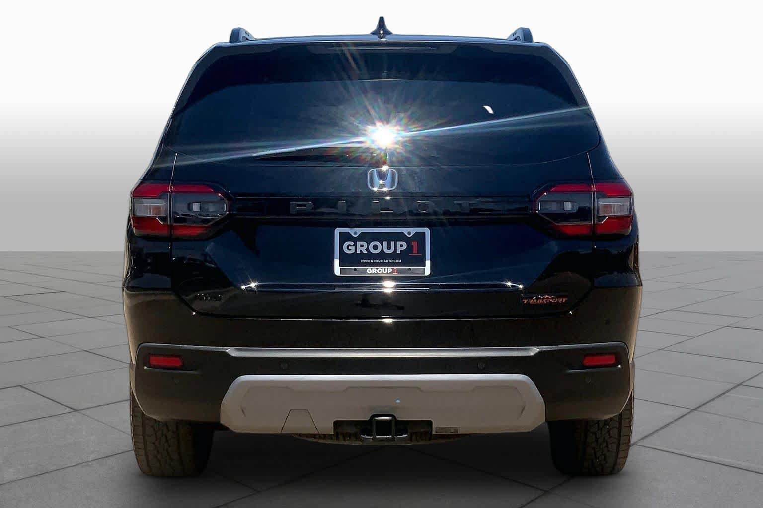 Used 2025 Honda Pilot TrailSport image 5