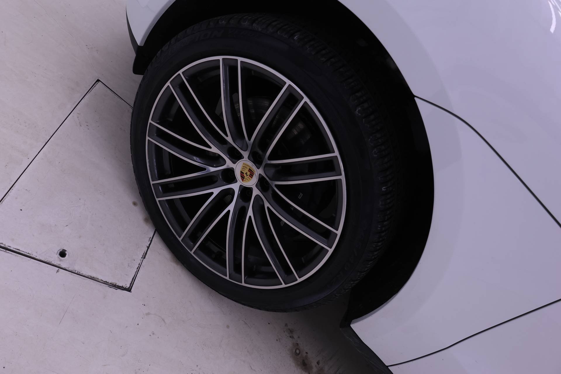 Used 2025 Porsche Macan image 11