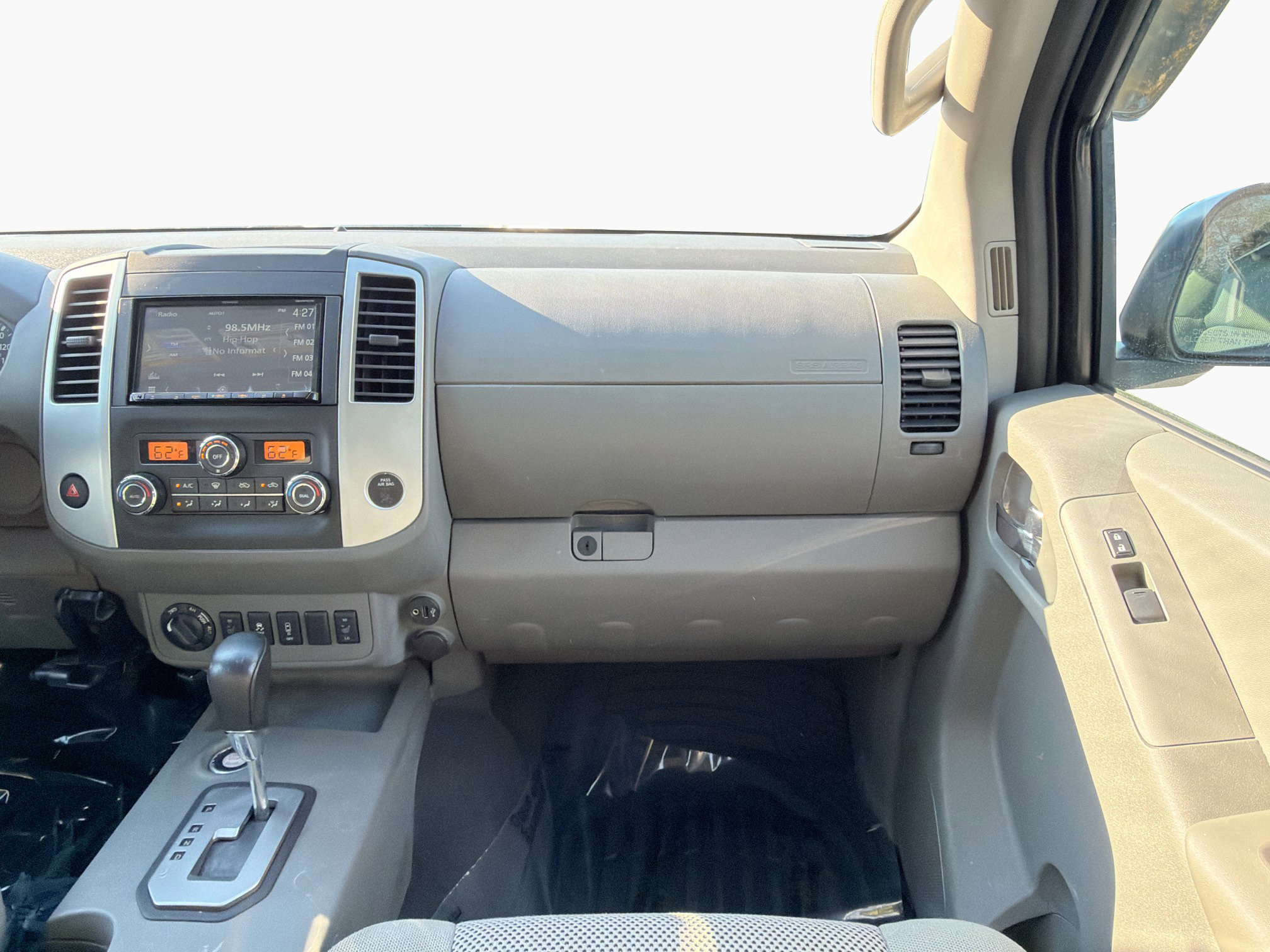 Used 2020 Nissan Frontier SV image 16