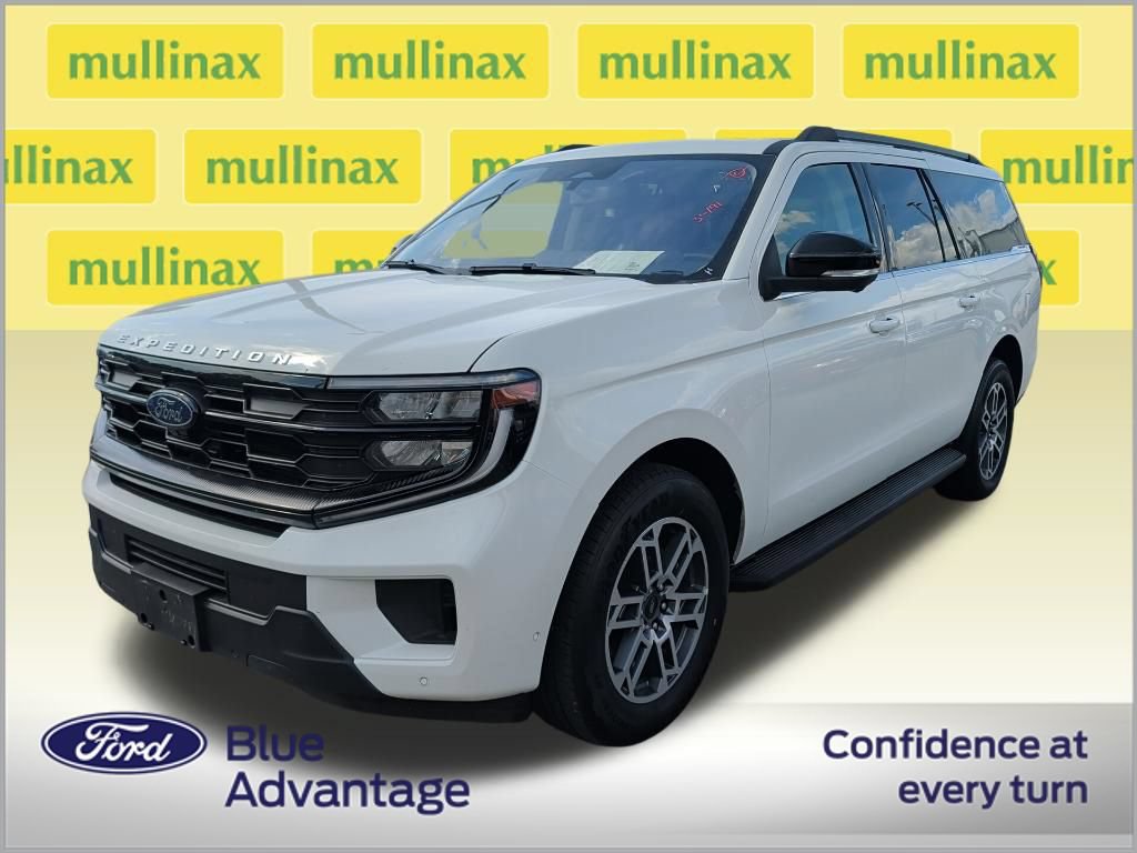 Used 2025 Ford Expedition Max Active RWD image 2