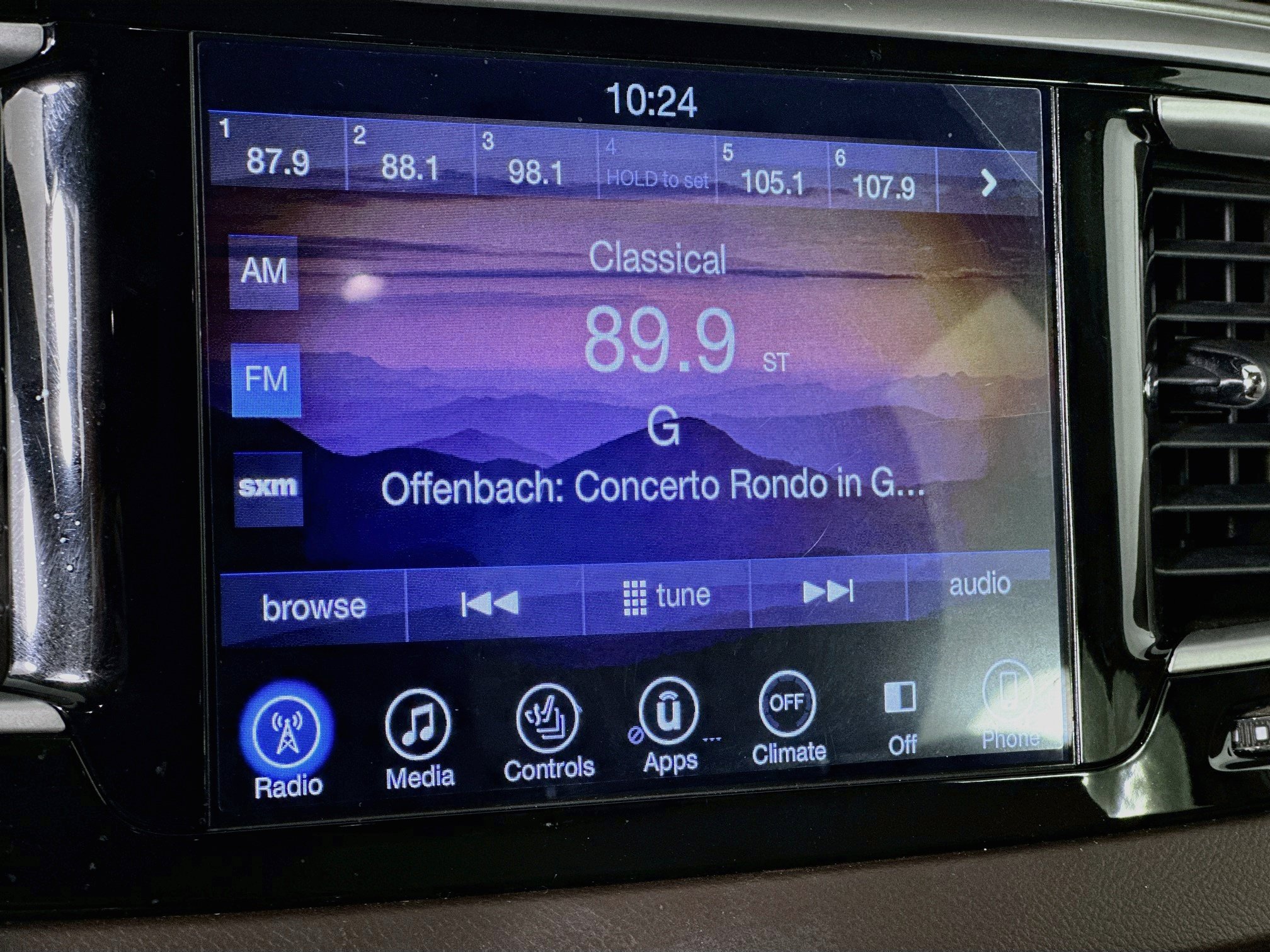 Used 2017 Chrysler Pacifica Touring-L w/ 13 Speaker Alpine Sound Group FWD image 21