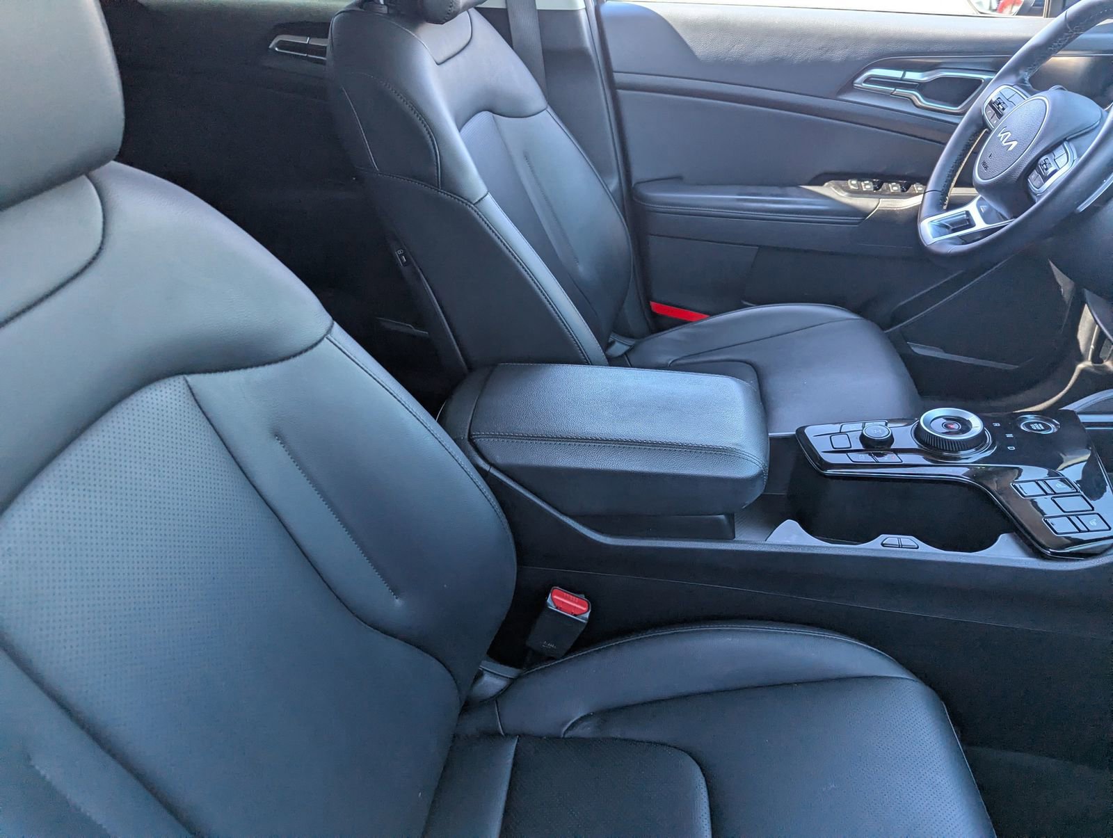 Used 2024 Kia Sportage EX image 10