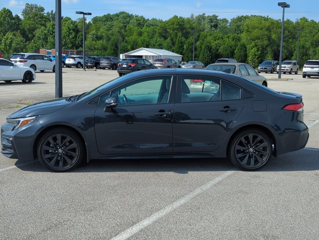 Used 2023 Toyota Corolla SE w/ SE Premium Package FWD image 4