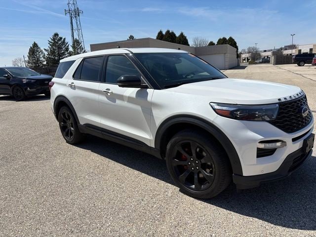 Certified 2022 Ford Explorer ST w/ ST Street Pack image 3